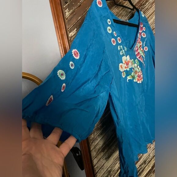 Johnny Was embroidered vneck blouse - Picture 2 of 7